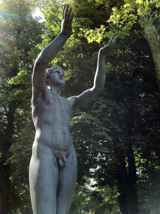 Betender Ephebe im Schlosspark Glienicke, Foto von Dr. Hans G. Müsse